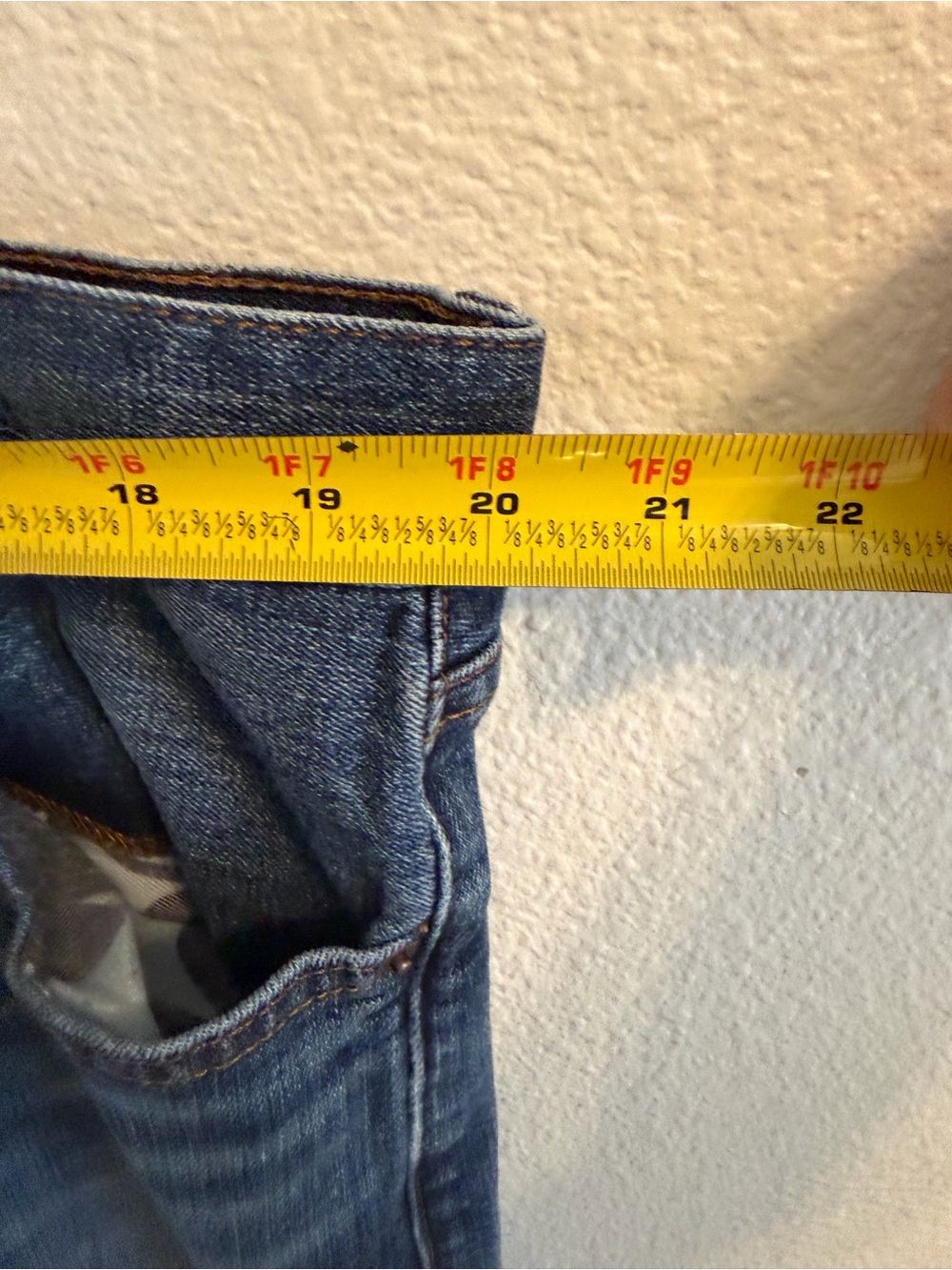 Lucky Brand Men’s Dark Blue Relaxed Fit Jeans - Picture 3 of 6